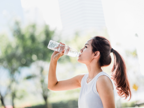Easy ways to drink more water | thevwn.com vegan weight loss